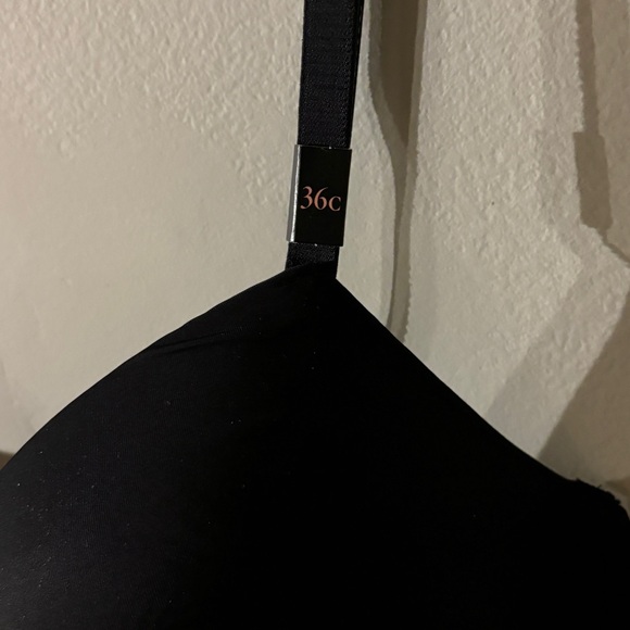 Perfect Black Bra 🖤 36C - Picture 3 of 4